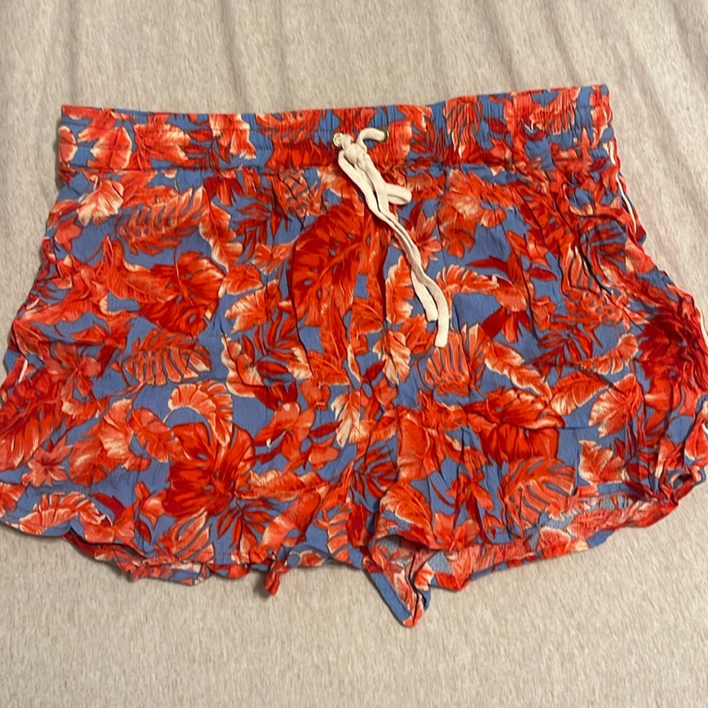 Cute floral shorts size large but I would say M/L